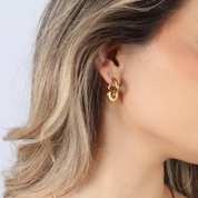 Hoops Chunky Heart Waterproof en acero 316L enchapado en oro 18k: no se oxida, no pierde el color. Waterproof e hipoalergénico. Envío a todo el Perú.