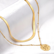 Collar Doble Snake-Escorpión waterproof de acero inoxidable enchapado en oro 18k. Diseño único con cadena serpiente y dije escorpión. ¡Luce increíble