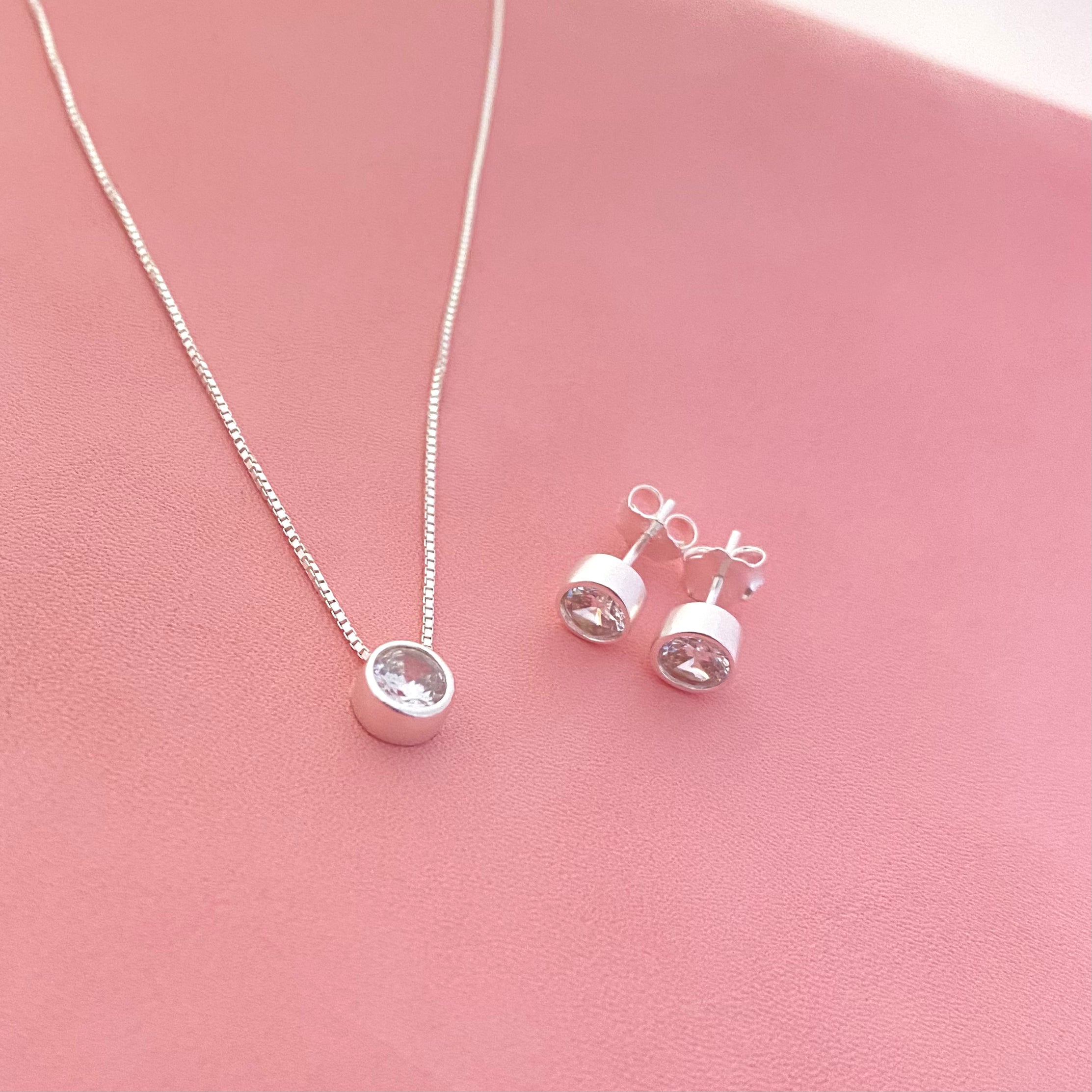 Set de Collar y Aretes Punto De Luz Plata 925 - Joya en plata 925 - D'Merys